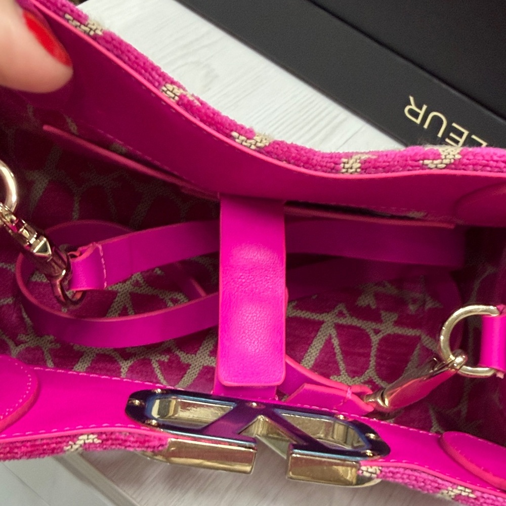 Valentino Garavani vlogo pink tote - Picture 6 of 6